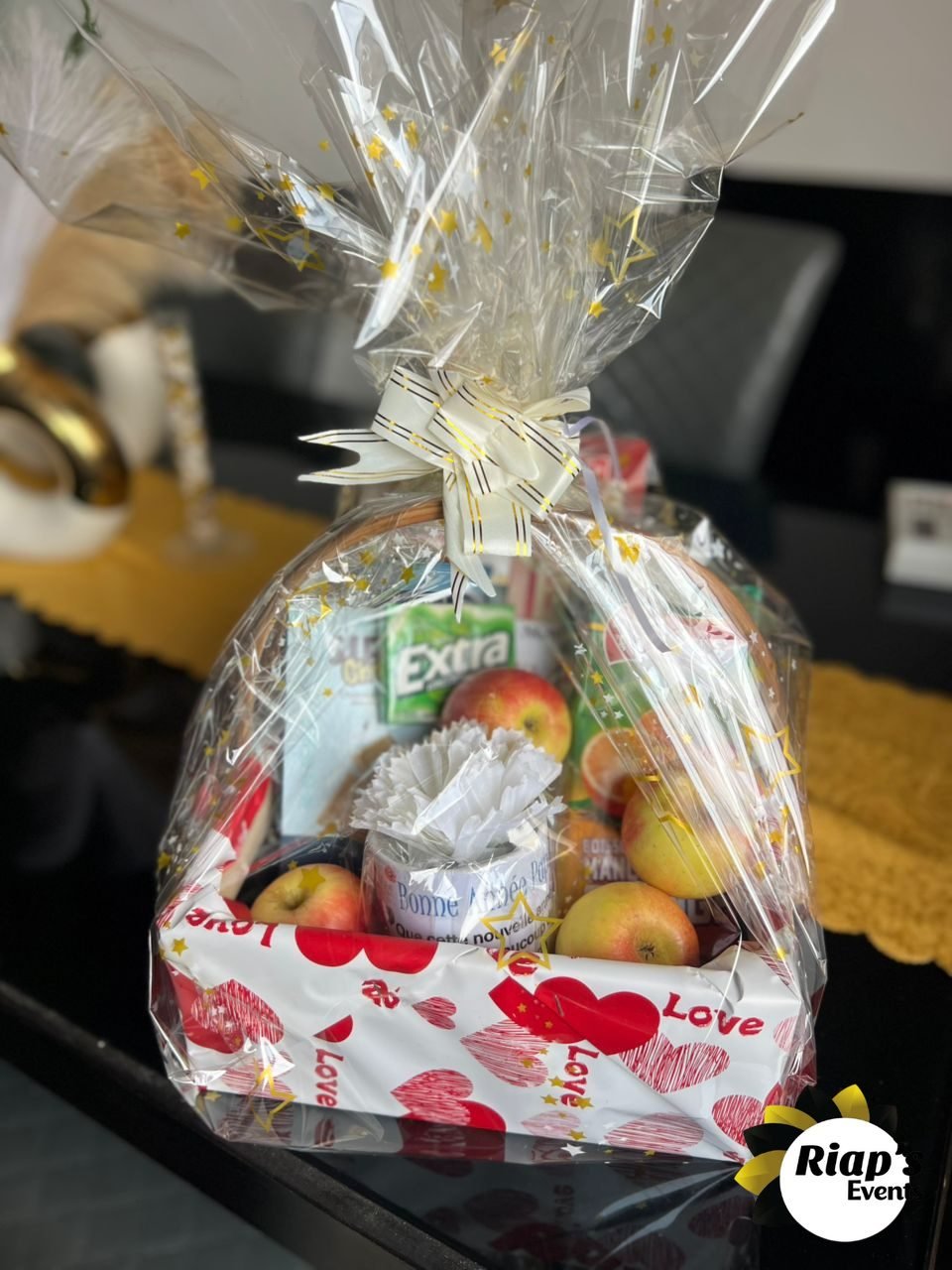 Panier cadeau garni de fruits, préparé par Riap's Events
